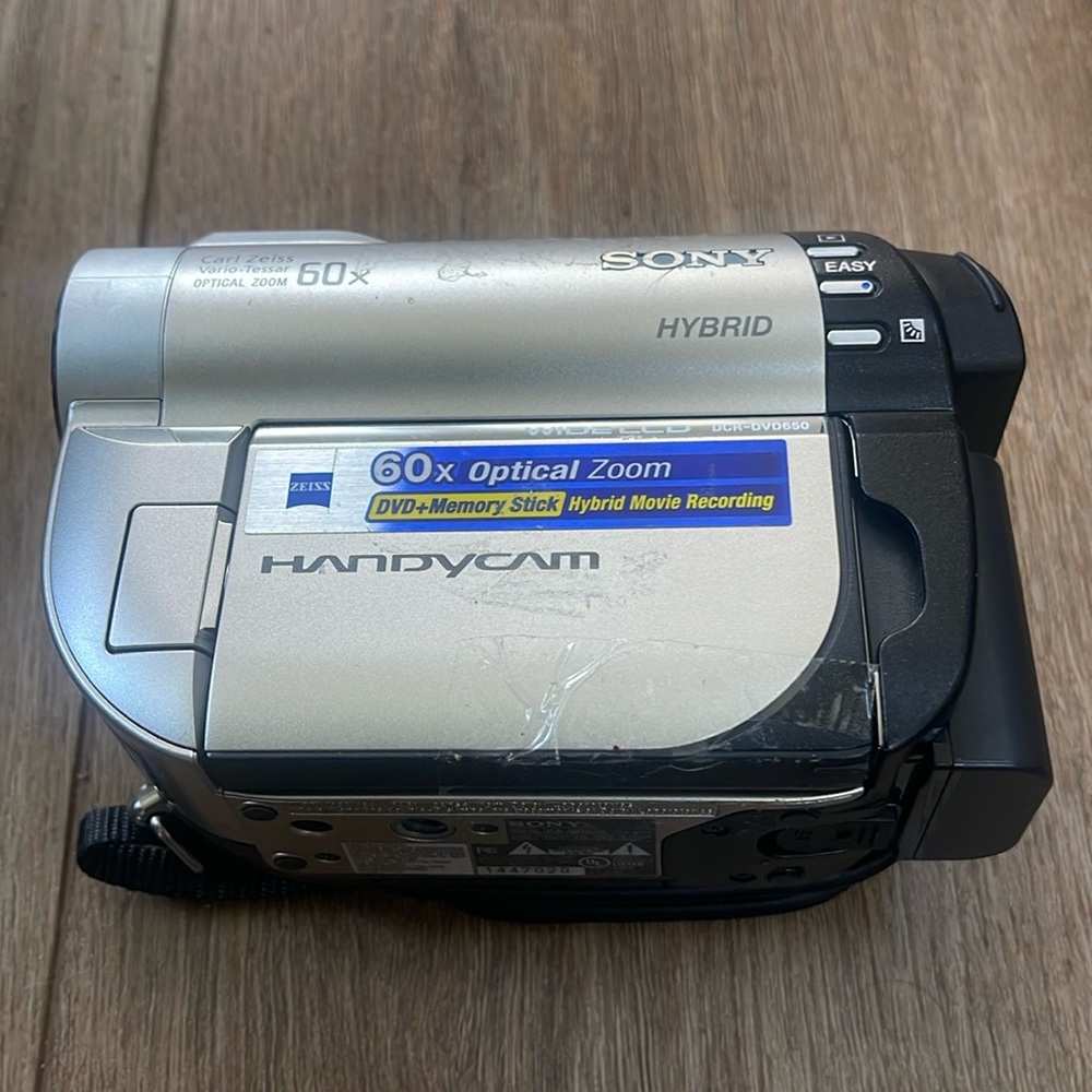 Sony Carl Zeiss vario-Tessa’s optical zoom 60x hybrid
